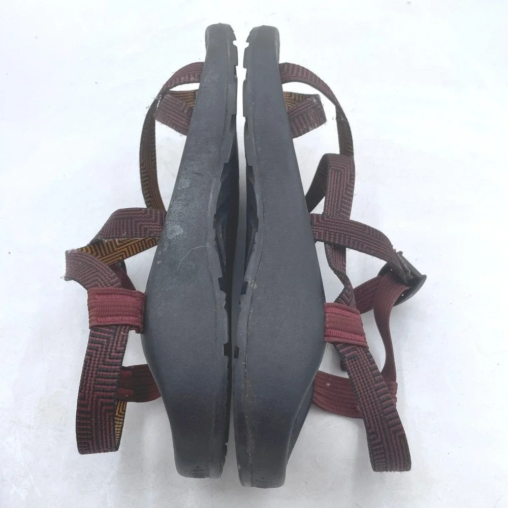 Chaco Z2 Classic Mens Sandals Burgundy Geometric Double Strap Toe Loop Size 13‎